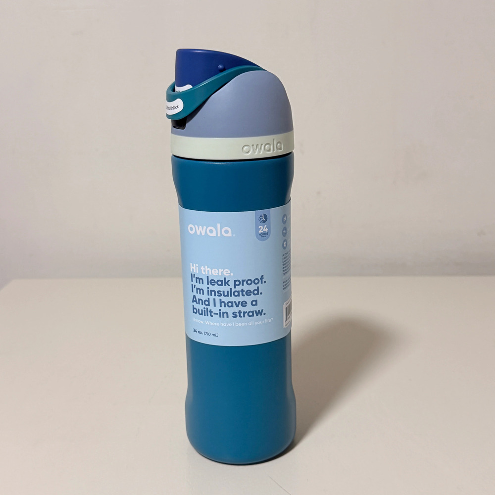 Owala FreeSip 24 oz Insulated Water Bottle Built-In Straw Blue
